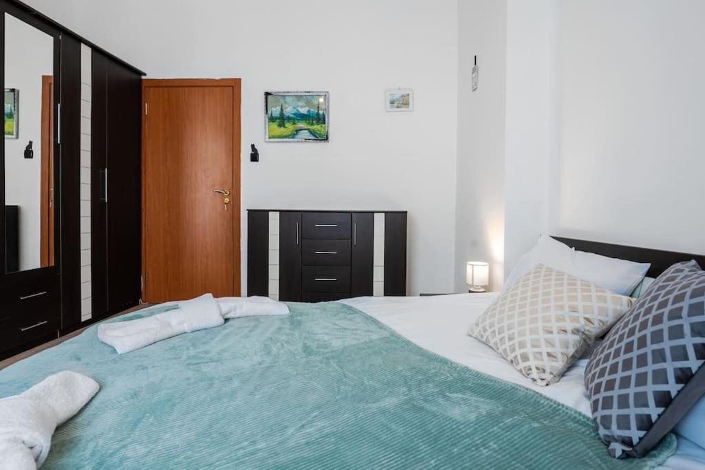Spacious 3Bd Central Apartment София Экстерьер фото